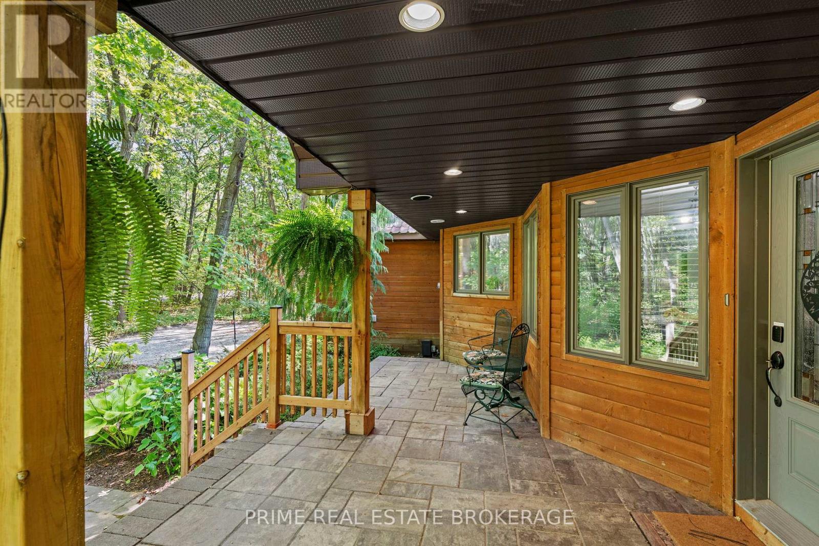 10219 Pinetree Drive, Lambton Shores, Ontario  N0M 1T0 - Photo 36 - X12407193