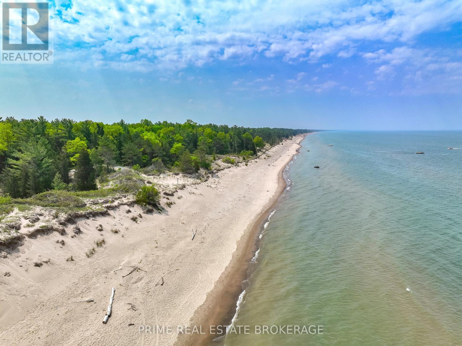 10219 Pinetree Drive, Lambton Shores, Ontario  N0M 1T0 - Photo 5 - X12407193