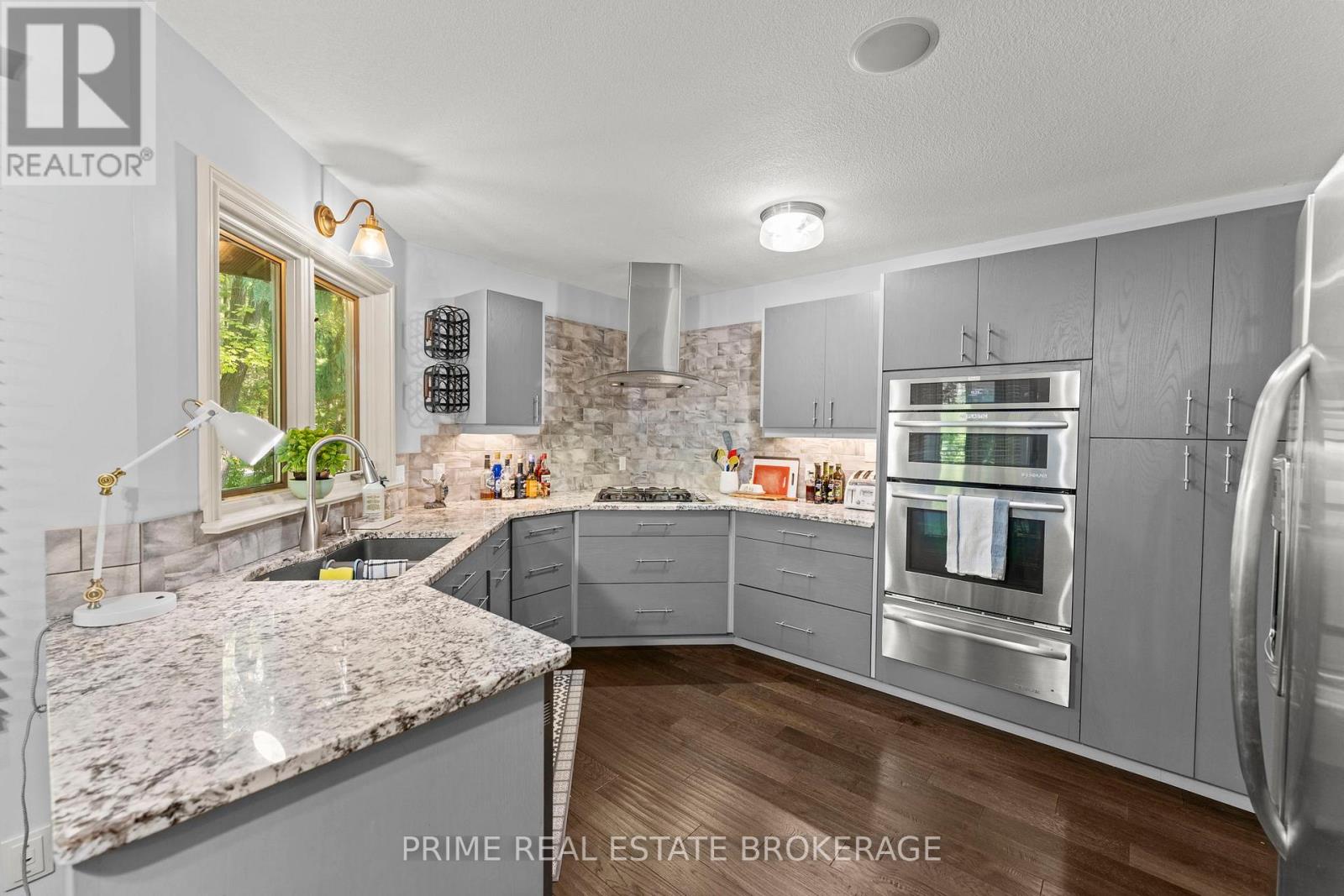 10219 Pinetree Drive, Lambton Shores, Ontario  N0M 1T0 - Photo 7 - X12407193