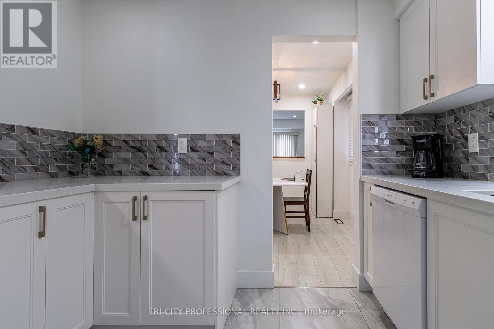 16 Mangrove Road, Brampton, Ontario  L6S 3Y1 - Photo 10 - W12406601