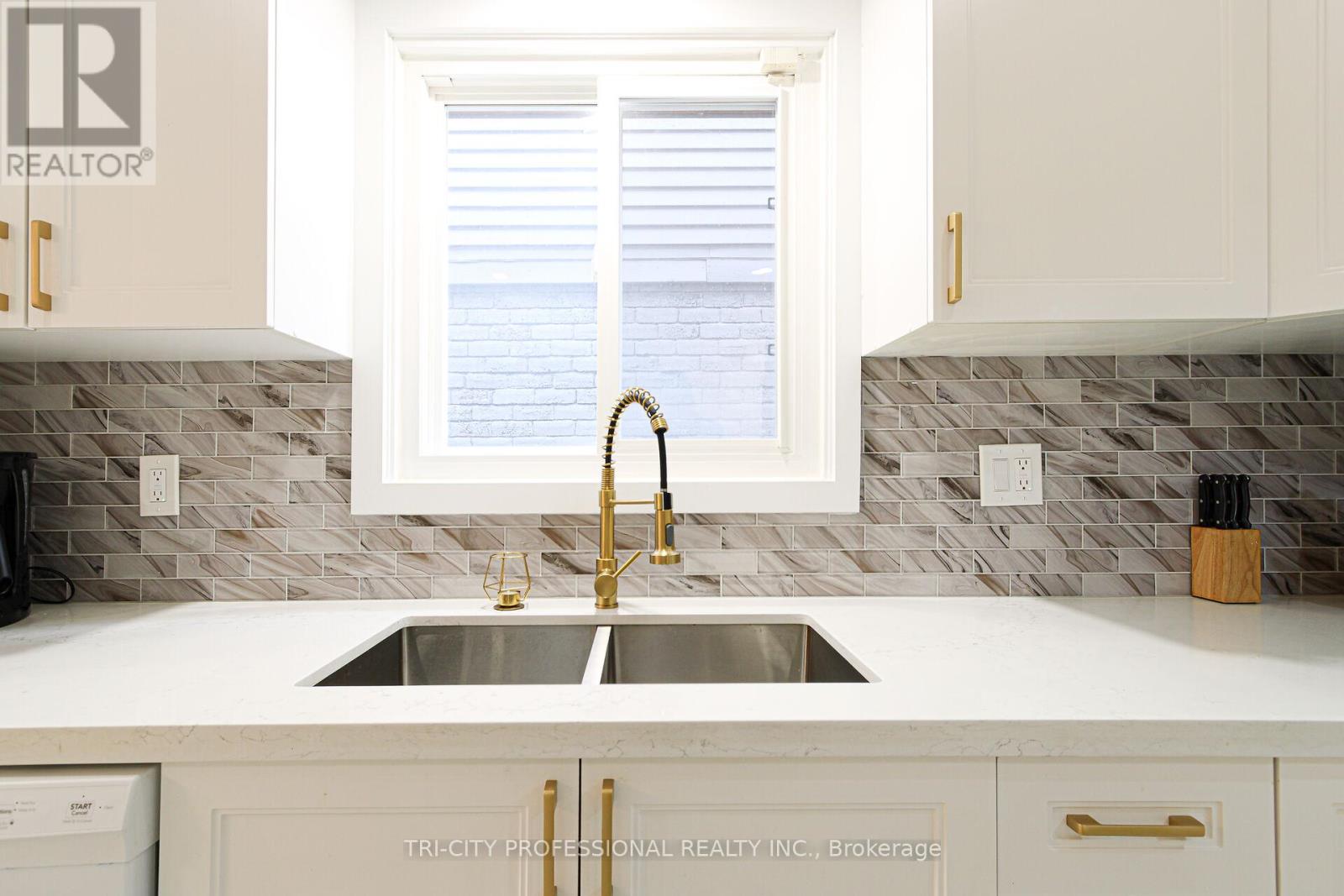 16 Mangrove Road, Brampton, Ontario  L6S 3Y1 - Photo 11 - W12406601