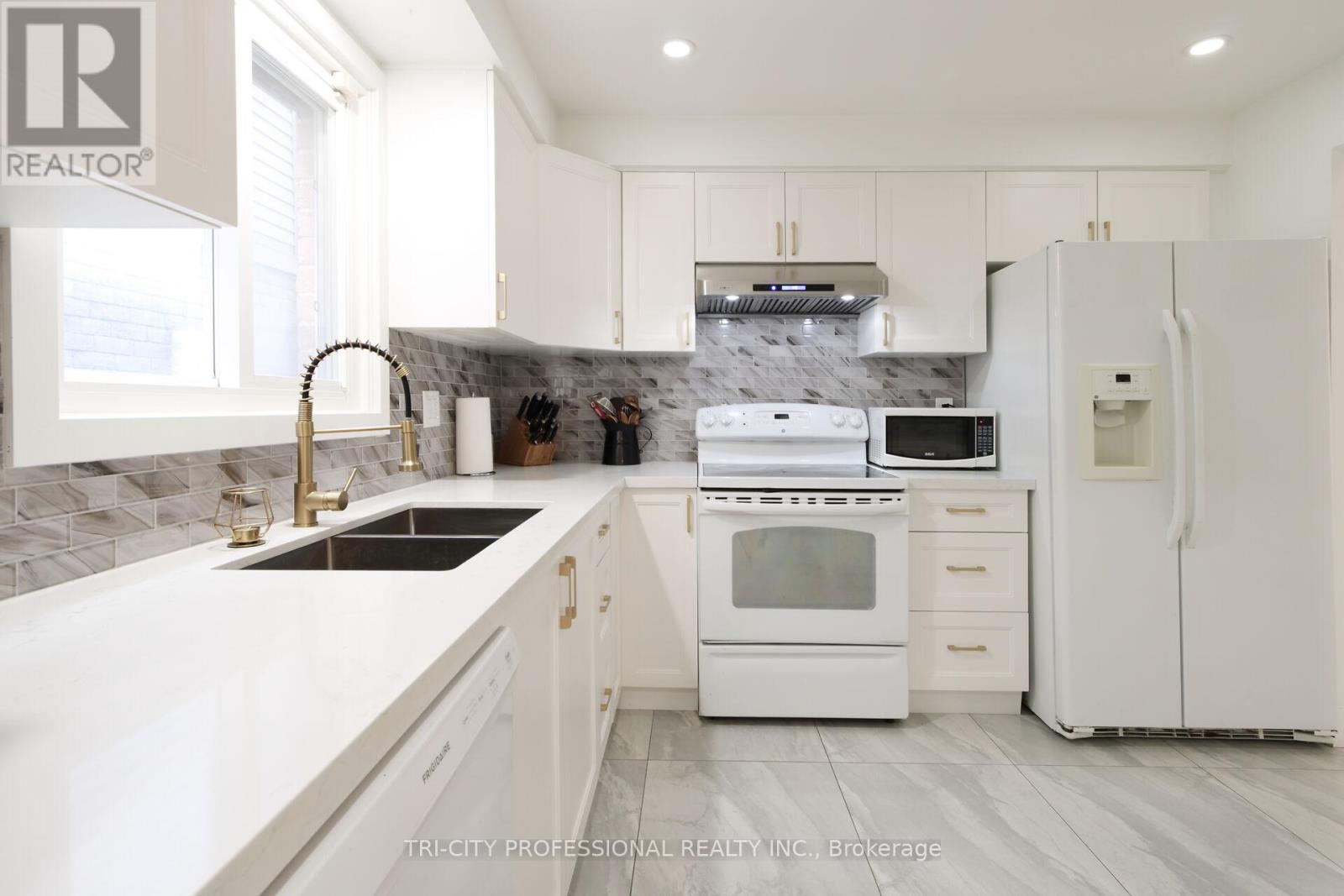 16 Mangrove Road, Brampton, Ontario  L6S 3Y1 - Photo 12 - W12406601