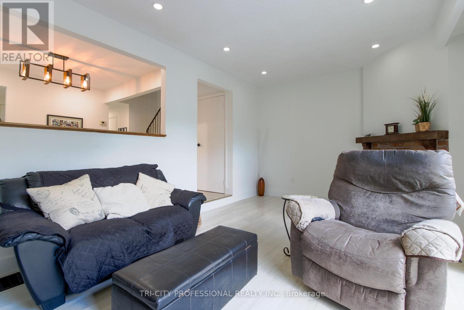 16 Mangrove Road, Brampton, Ontario  L6S 3Y1 - Photo 16 - W12406601