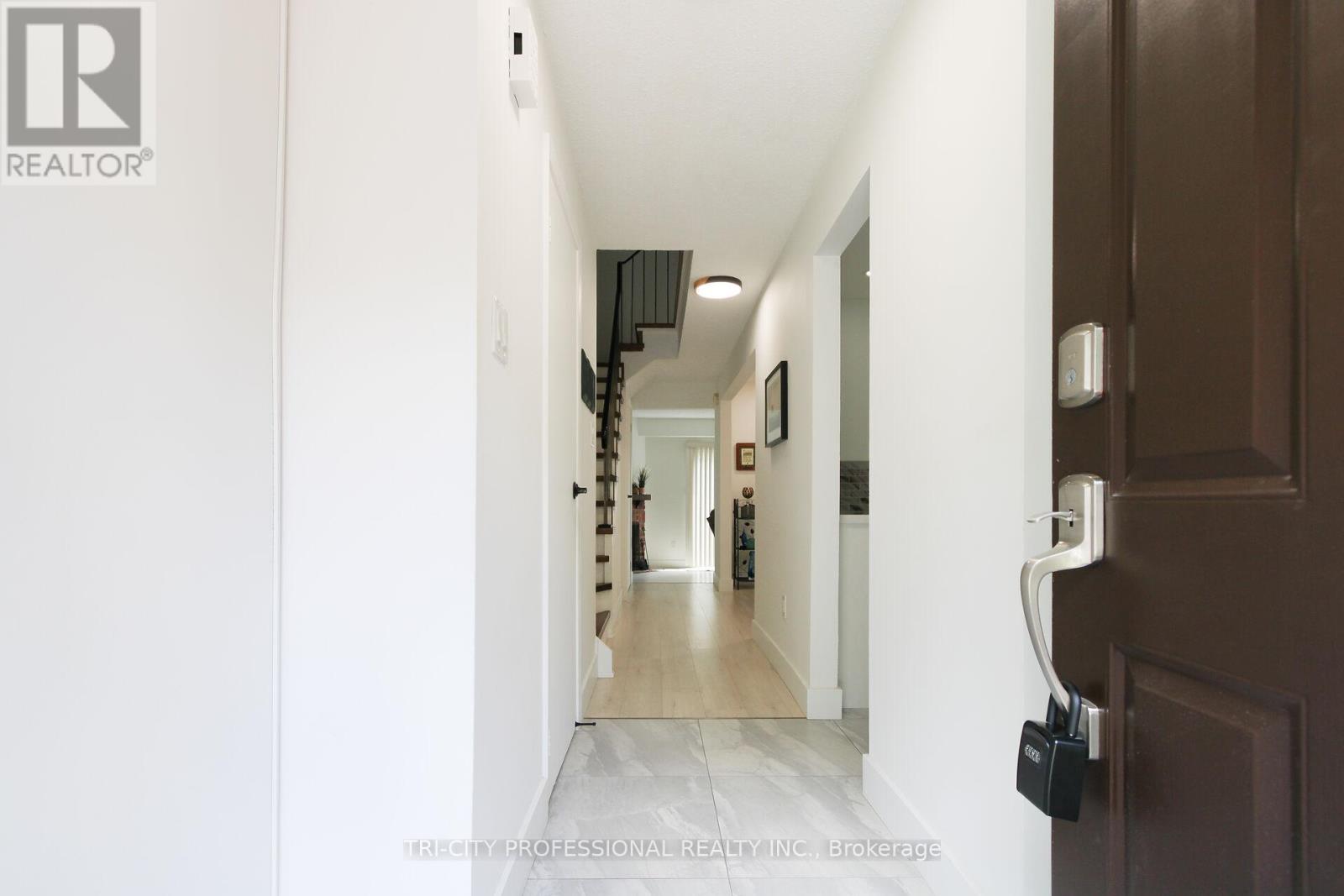 16 Mangrove Road, Brampton, Ontario  L6S 3Y1 - Photo 3 - W12406601