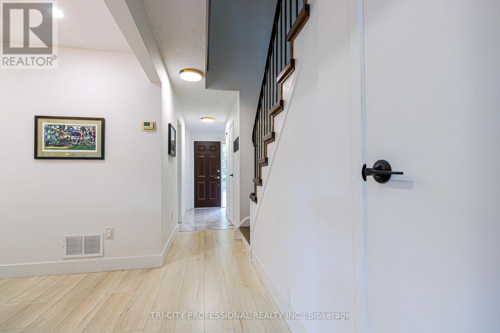 16 Mangrove Road, Brampton, Ontario  L6S 3Y1 - Photo 17 - W12406601
