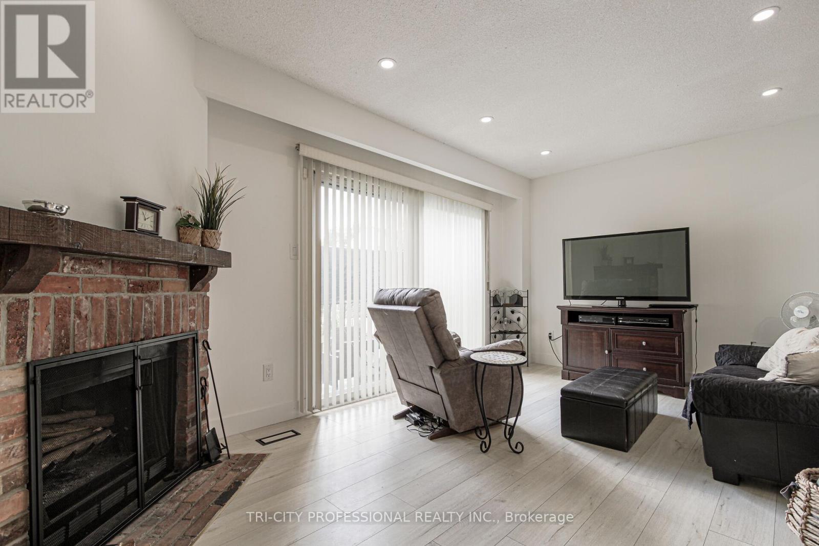 16 Mangrove Road, Brampton, Ontario  L6S 3Y1 - Photo 15 - W12406601