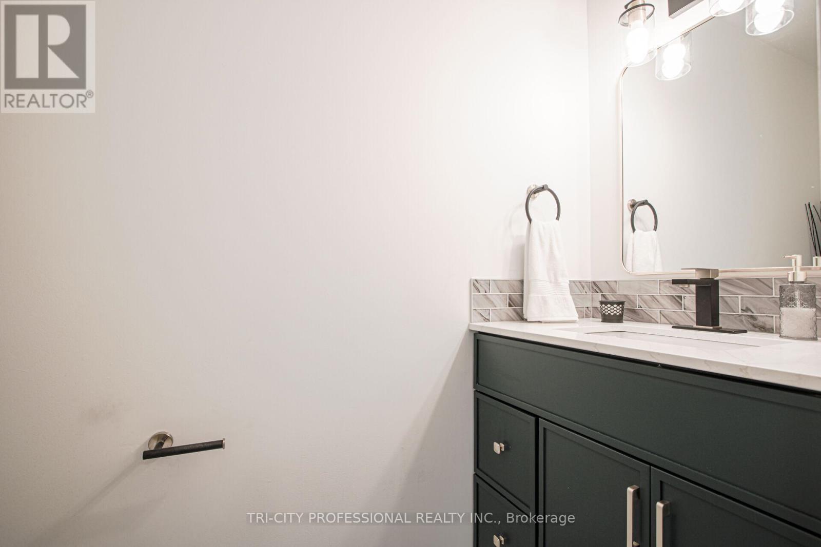 16 Mangrove Road, Brampton, Ontario  L6S 3Y1 - Photo 19 - W12406601