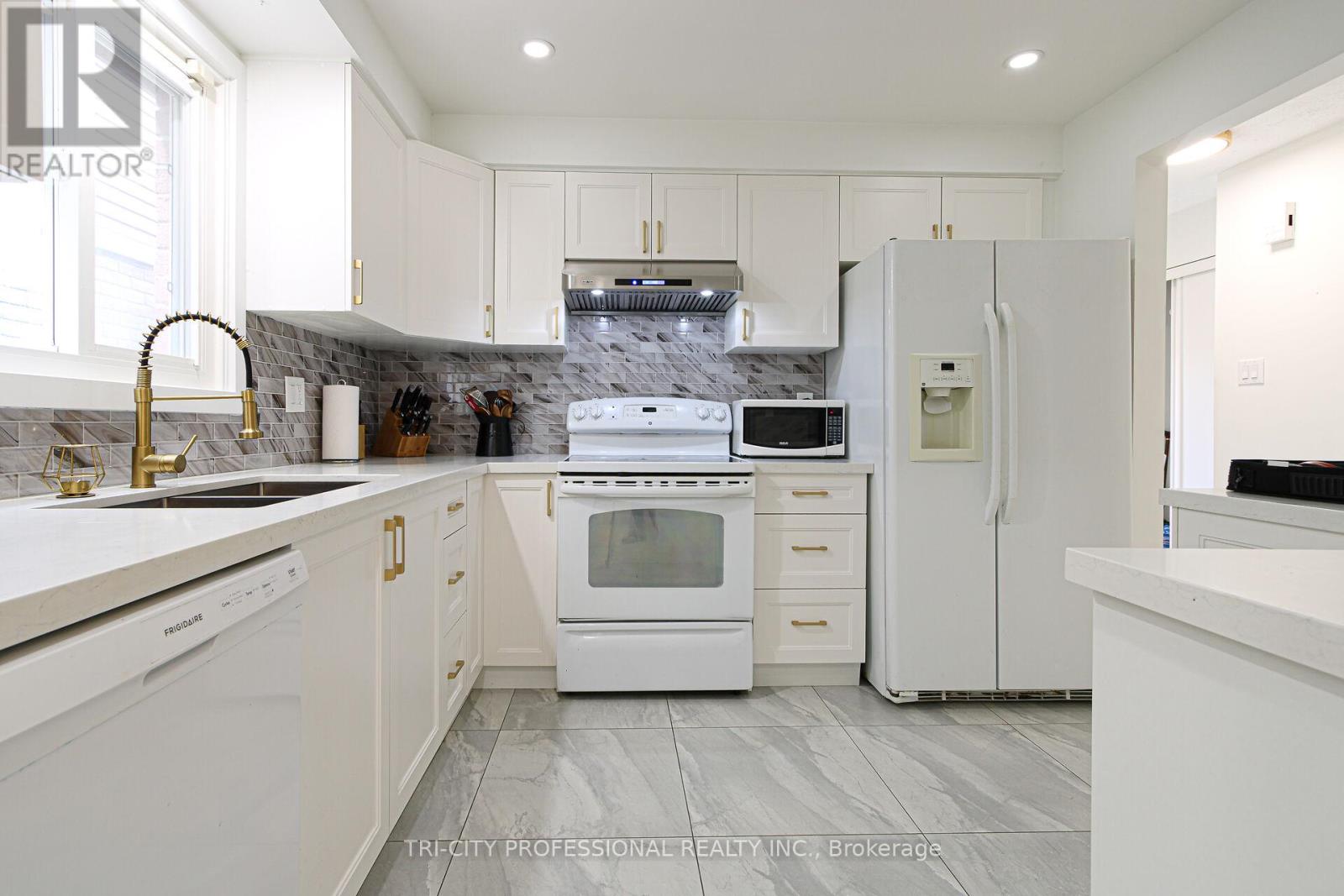 16 Mangrove Road, Brampton, Ontario  L6S 3Y1 - Photo 8 - W12406601