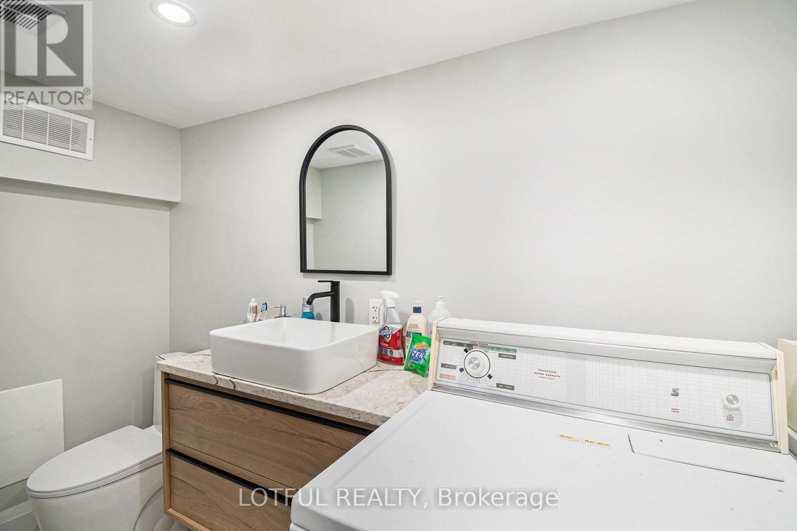 13 Pinehurst Avenue, Ottawa, Ontario  K1Y 1K2 - Photo 5 - X12407115