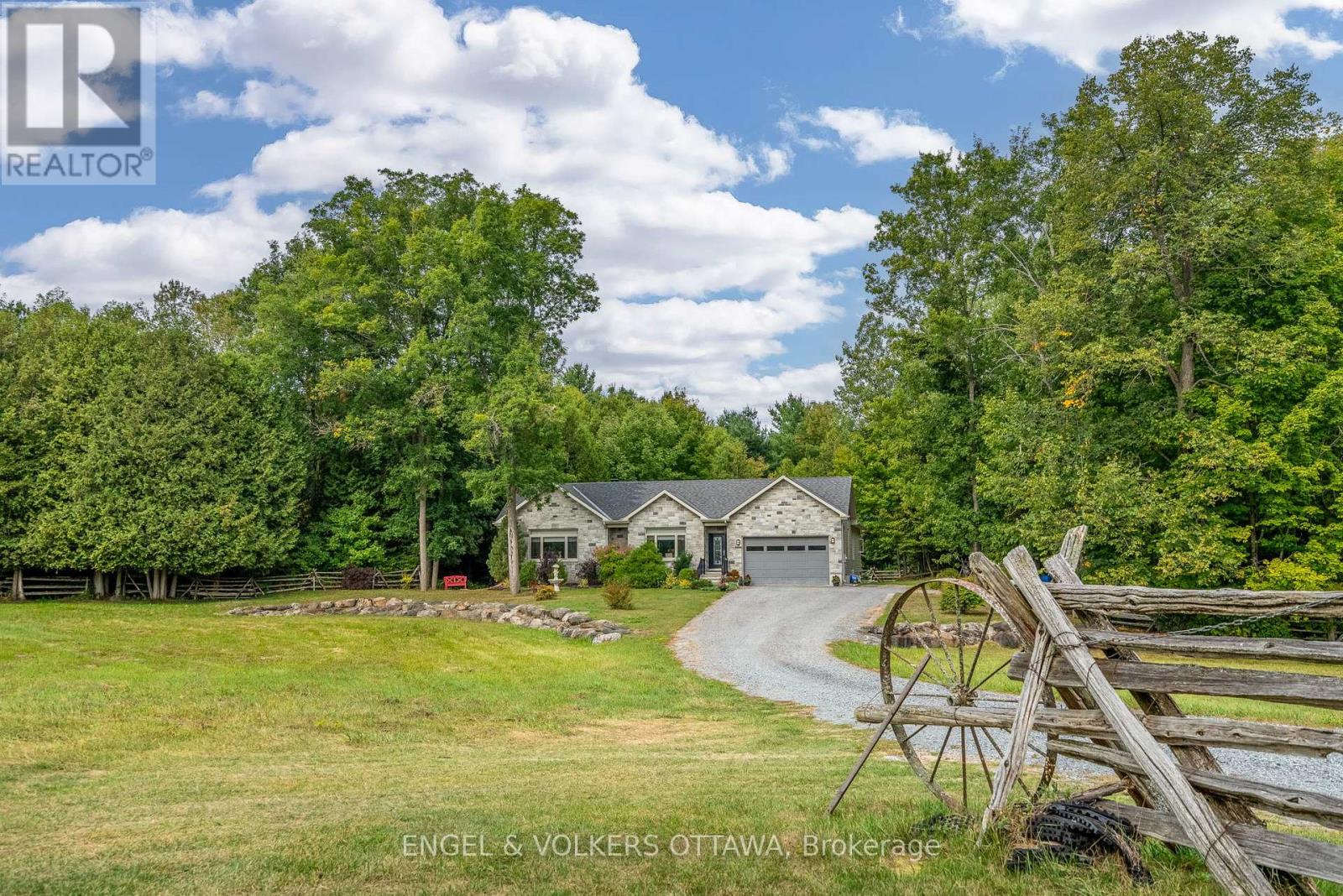 1313 Old Perth Road, Mississippi Mills, Ontario  K0A 1A0 - Photo 4 - X12407159