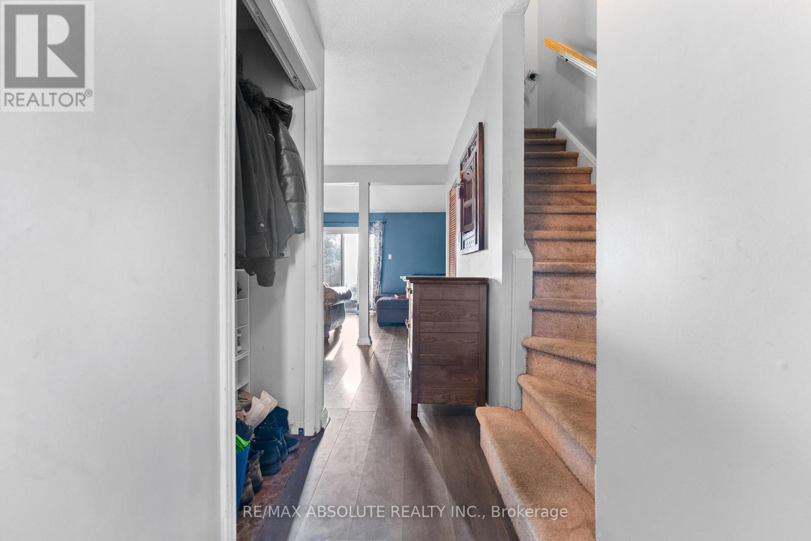 6138 Brookside Lane, Ottawa, Ontario  K1C 2K7 - Photo 4 - X12407164