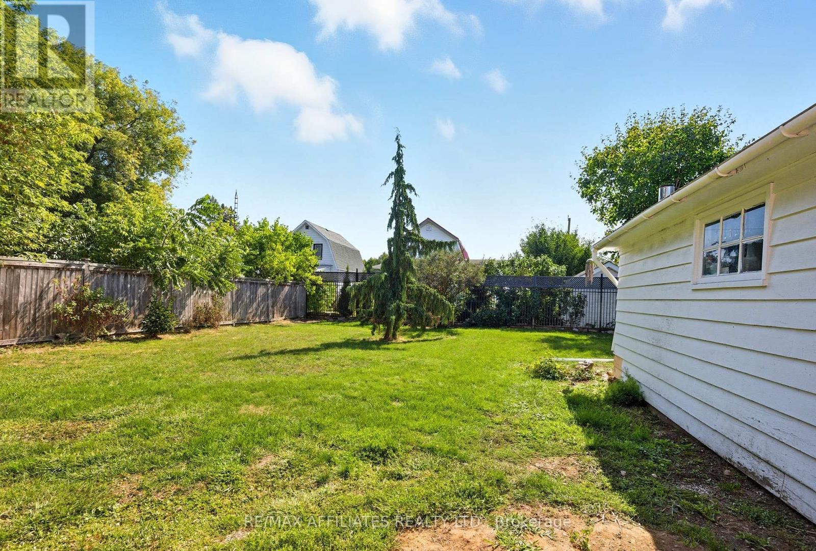 10 Alvin Street, Perth, Ontario  K7H 2V7 - Photo 20 - X12407192