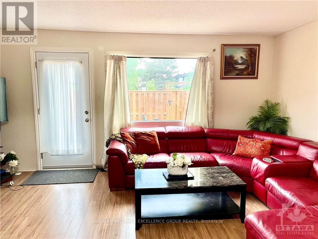 8 - 1906 Belmore Lane, Ottawa, Ontario  K1B 4Z8 - Photo 3 - X12407220