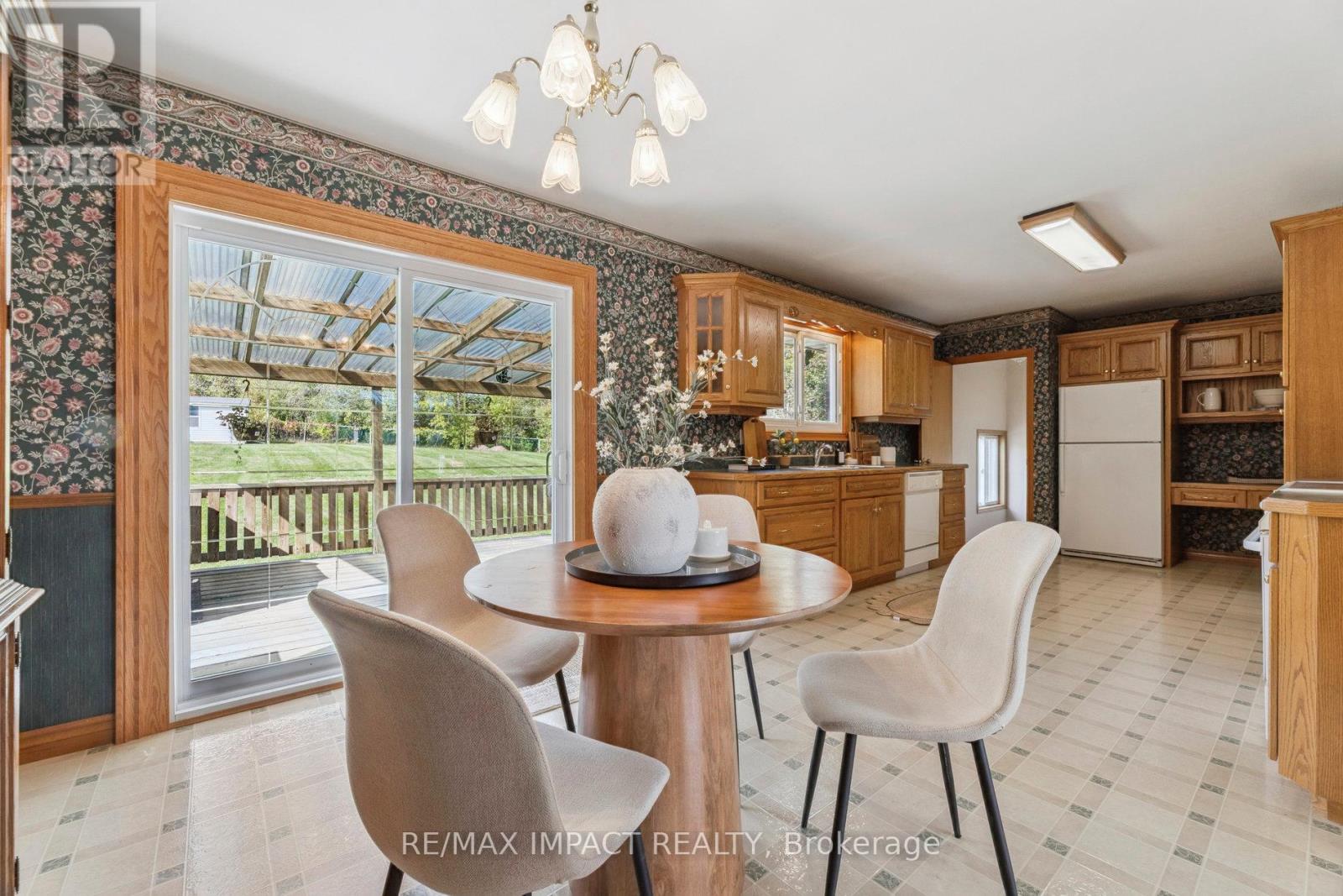 298 Plati Avenue, Douro-Dummer, Ontario  K9L 1C7 - Photo 12 - X12407156