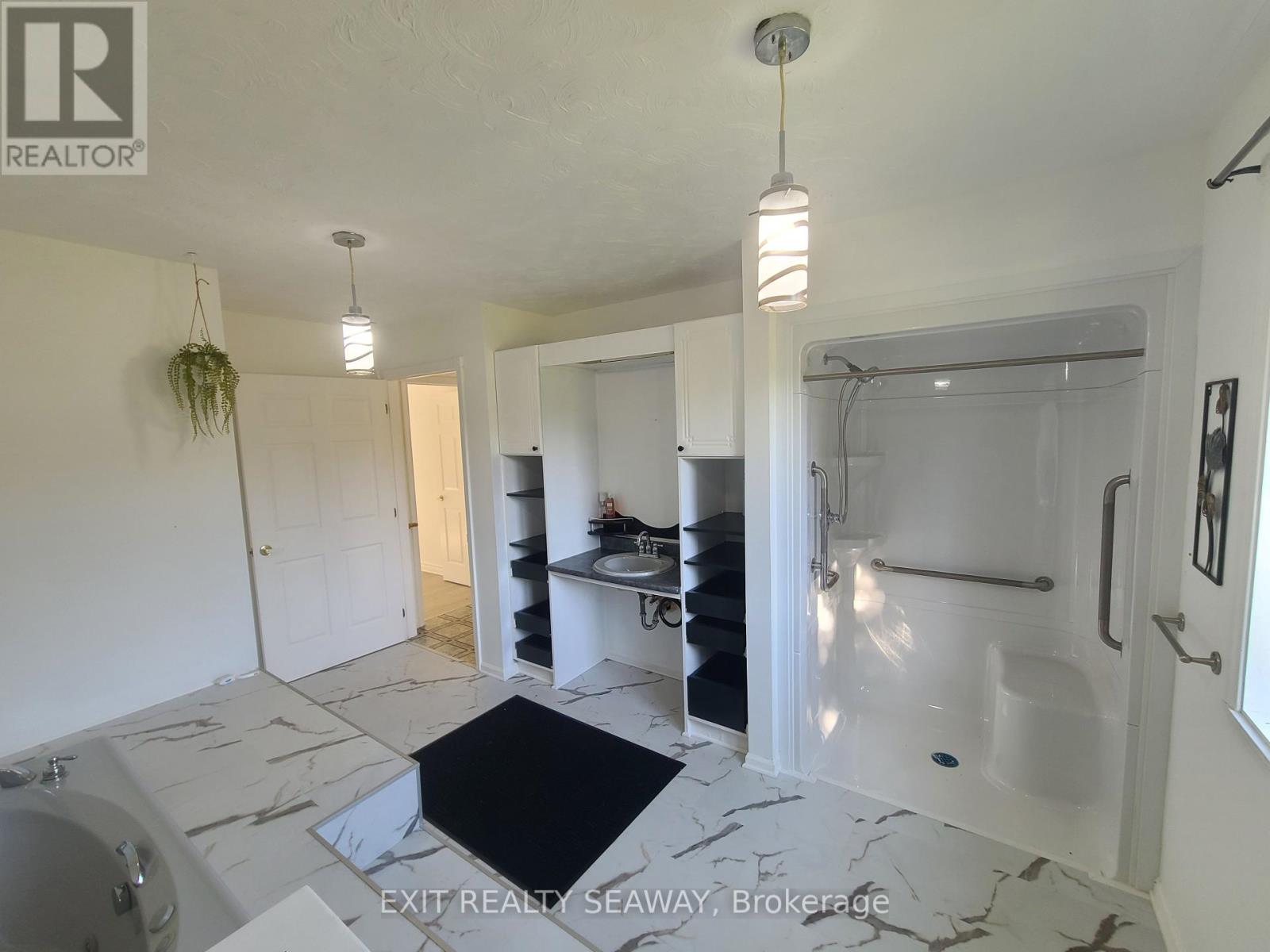 3395 Loch Garry Road N, North Glengarry, Ontario  K0C 1B0 - Photo 12 - X12407149