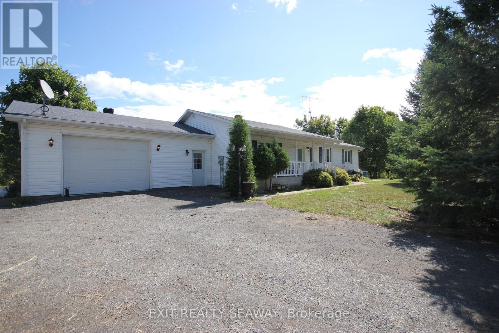 3395 Loch Garry Road N, North Glengarry, Ontario  K0C 1B0 - Photo 2 - X12407149