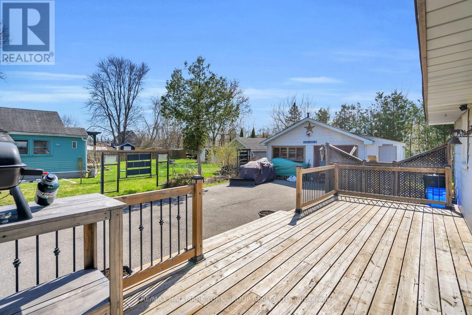 122 Sunset Beach Road, Georgina, Ontario  L0E 1N0 - Photo 11 - N12407079