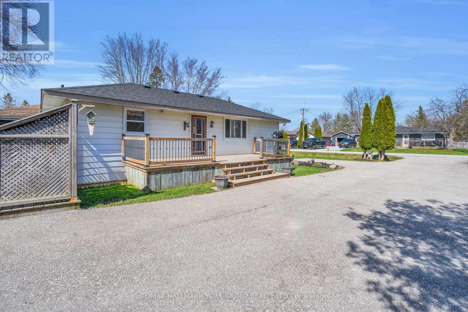 122 Sunset Beach Road, Georgina, Ontario  L0E 1N0 - Photo 8 - N12407079