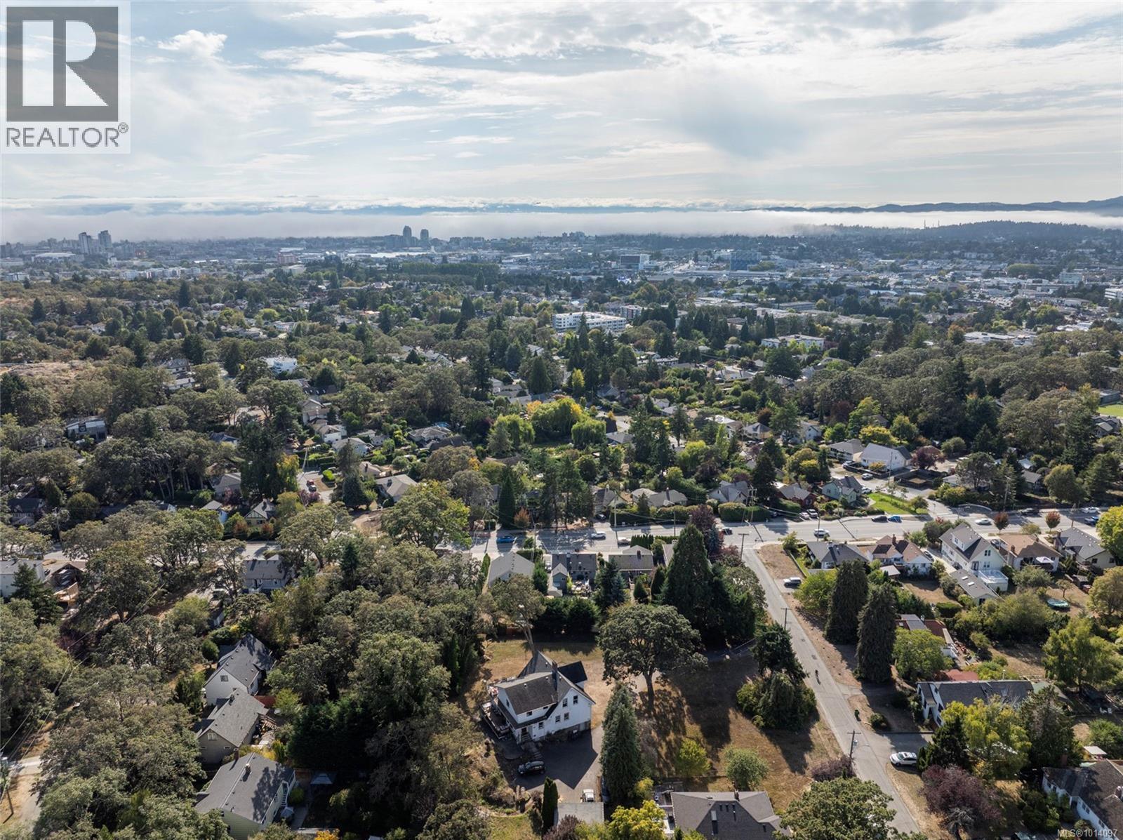 3353 Salsbury Way, Saanich, British Columbia V8P 3K4 - Photo 7 - 1014097