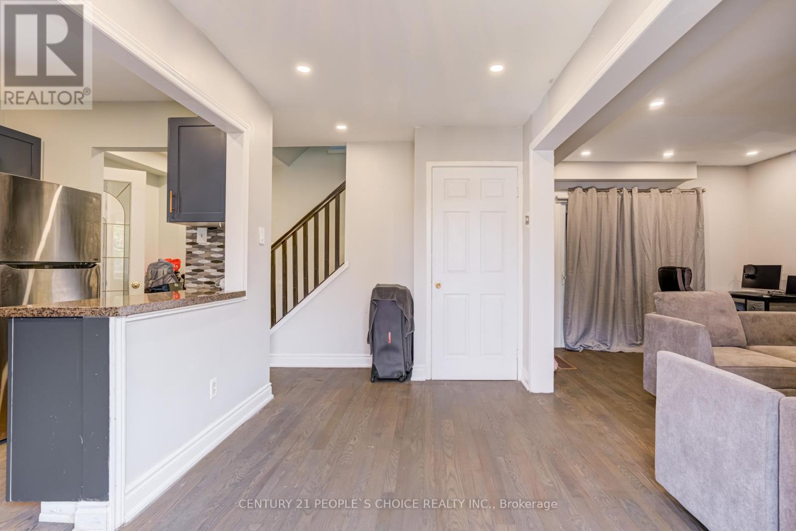 18 Hernon Court, Brampton, Ontario  L6S 2B9 - Photo 14 - W12389351