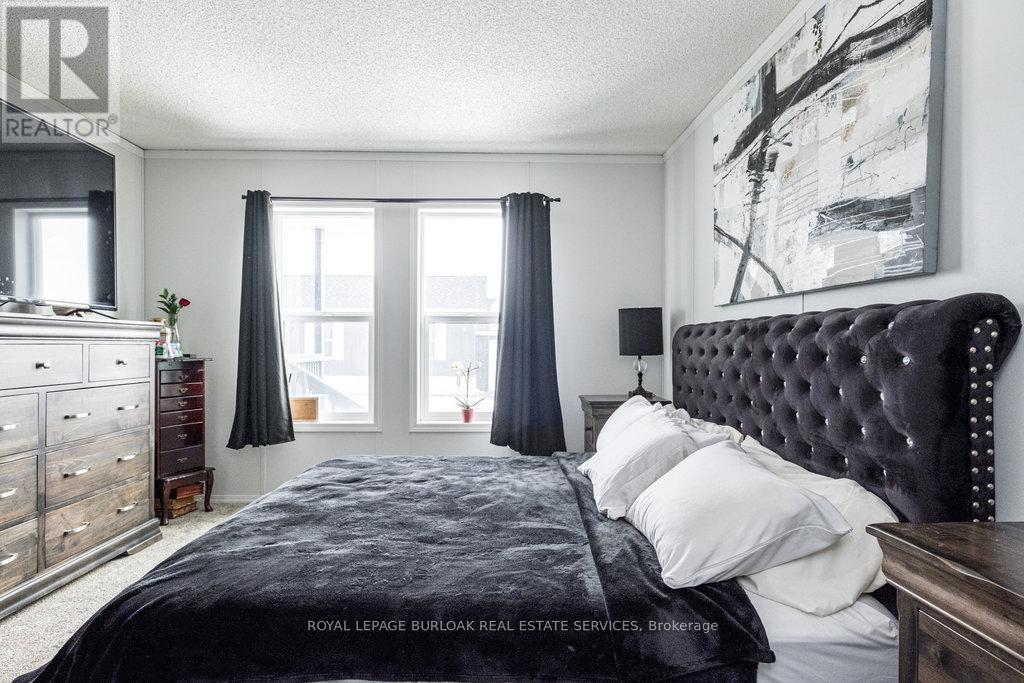 29 Hickory Hollow, Haldimand, Ontario  N0A 1L0 - Photo 11 - X12144898