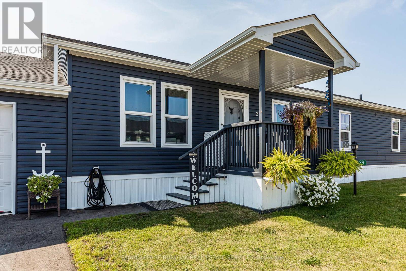 29 Hickory Hollow, Haldimand, Ontario  N0A 1L0 - Photo 3 - X12144898