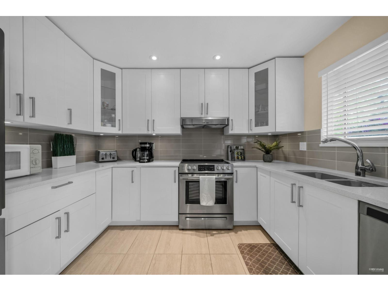 12 9965 151 Street, Surrey, British Columbia  V3R 9N6 - Photo 2 - R3048497