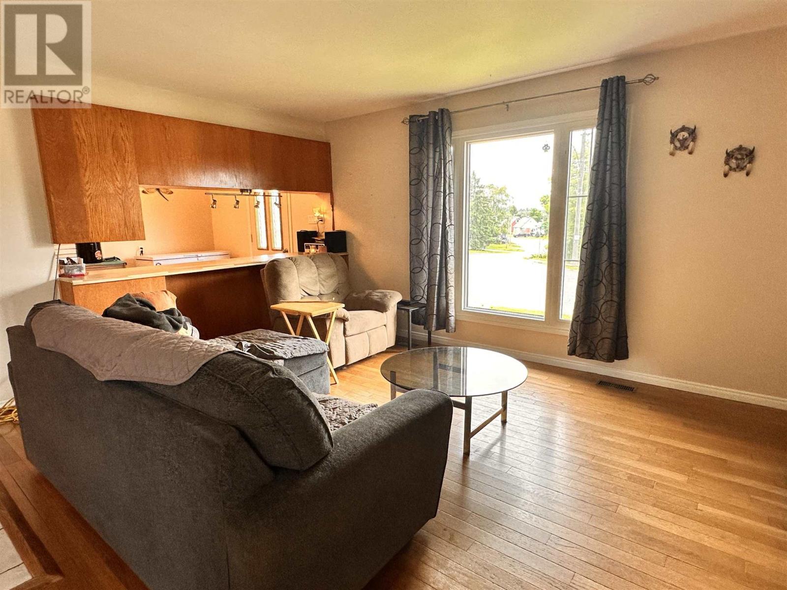 212 Hillside Dr S, Elliot Lake, Ontario  P5A 1N5 - Photo 10 - SM252056