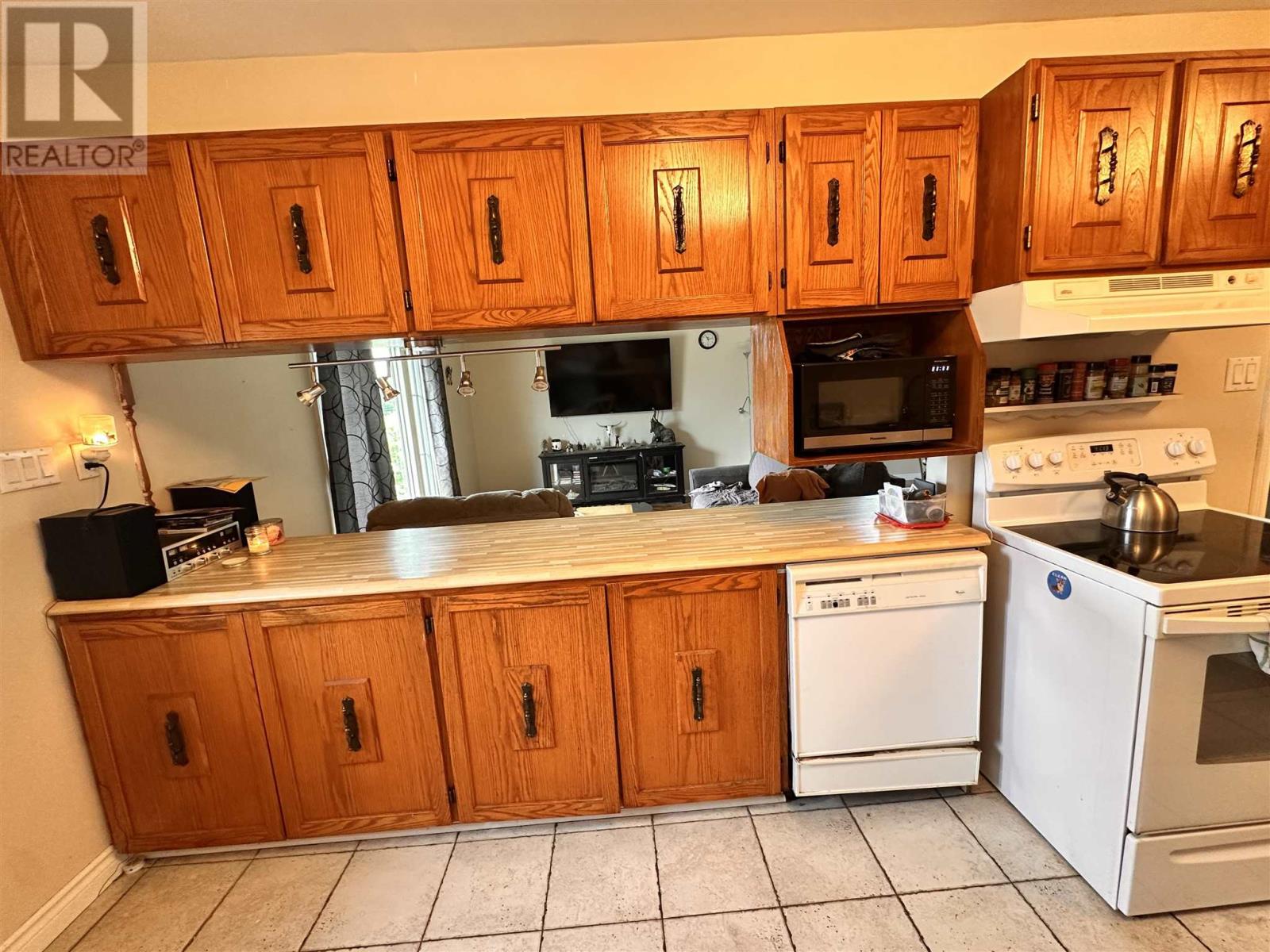 212 Hillside Dr S, Elliot Lake, Ontario  P5A 1N5 - Photo 5 - SM252056