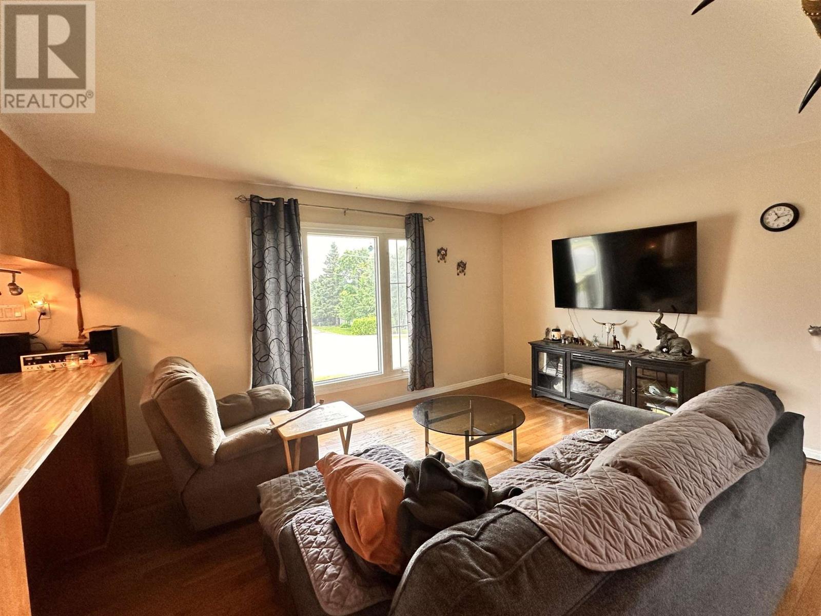 212 Hillside Dr S, Elliot Lake, Ontario  P5A 1N5 - Photo 8 - SM252056