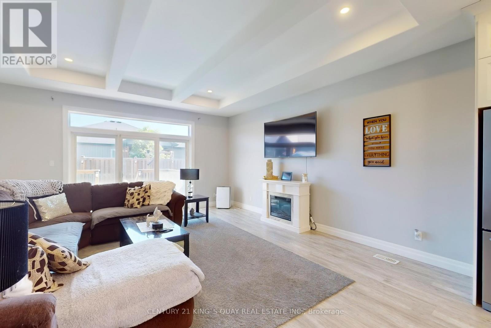 29 Gavin Crescent, Quinte West, Ontario  K8V 0H2 - Photo 5 - X12407048