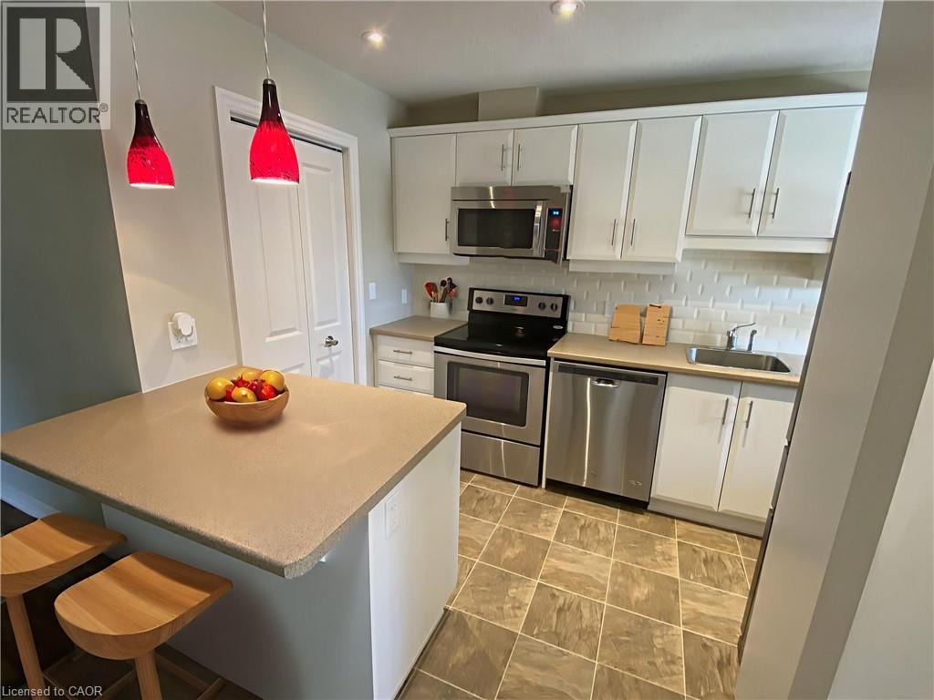 13 Szollosy Circle, Hamilton, Ontario  L9B 1T8 - Photo 7 - 40770437