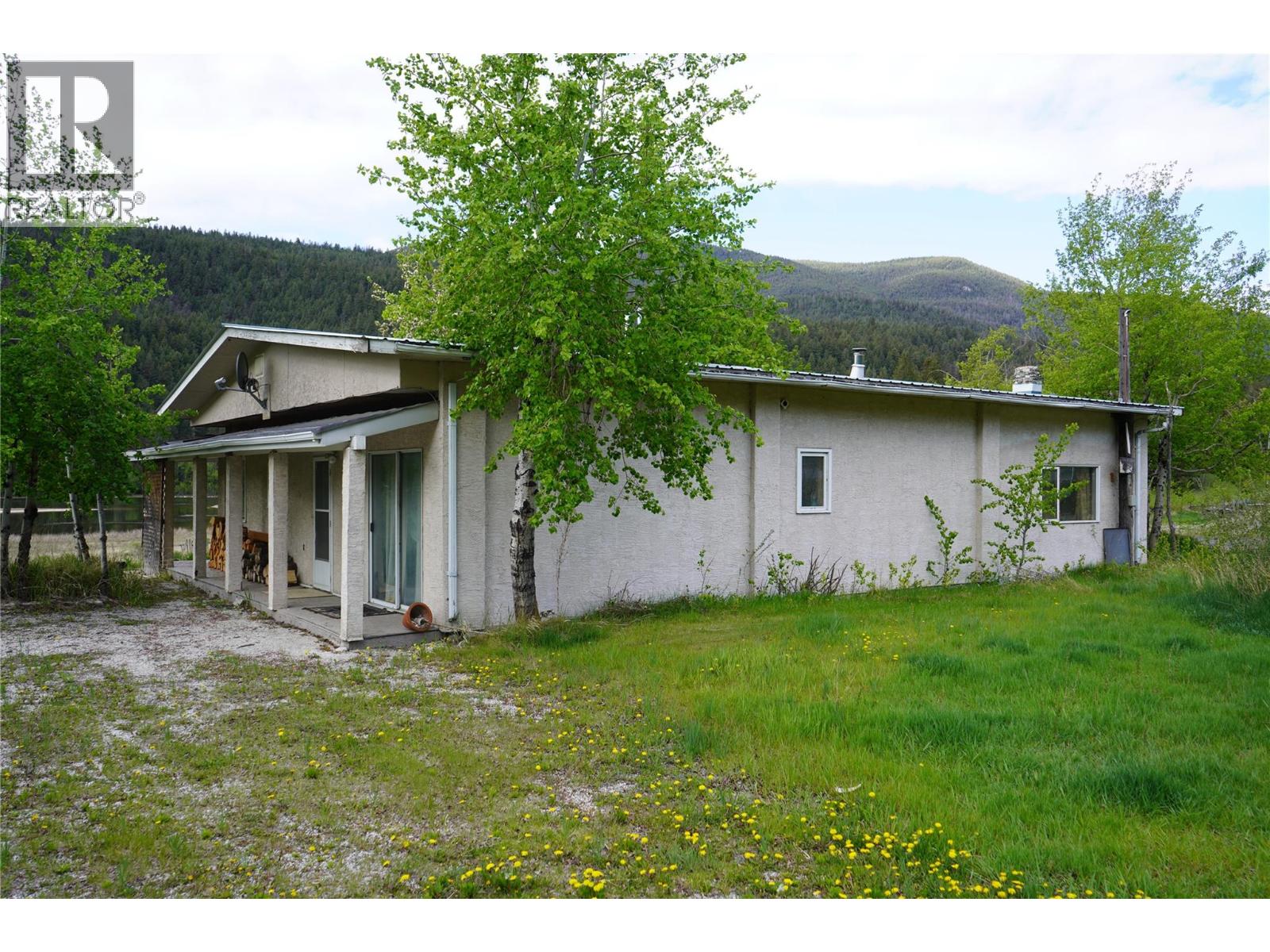 6805 CARIBOO  97 Highway, Clinton, British Columbia
