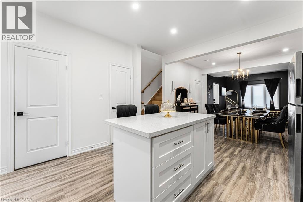 8196 Mcleod Road Unit# 2 Upper, Niagara Falls, Ontario  L2H 3N3 - Photo 11 - 40768362