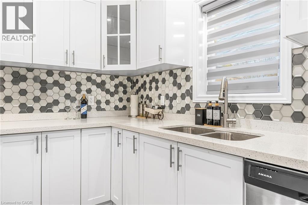 8196 Mcleod Road Unit# 2 Upper, Niagara Falls, Ontario  L2H 3N3 - Photo 6 - 40768362