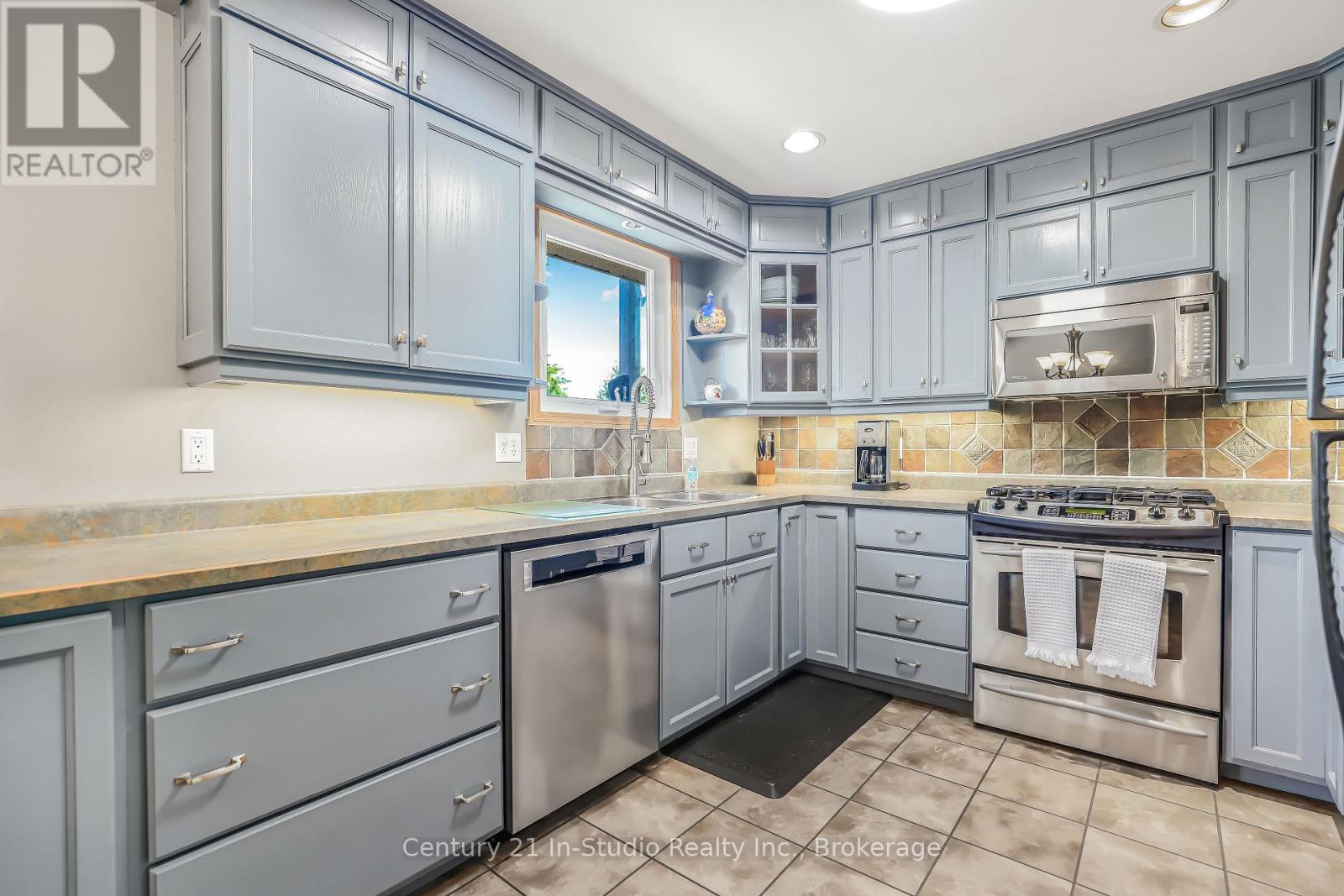 393 Crawford Street, Saugeen Shores, Ontario  N0H 2C2 - Photo 31 - X12407239
