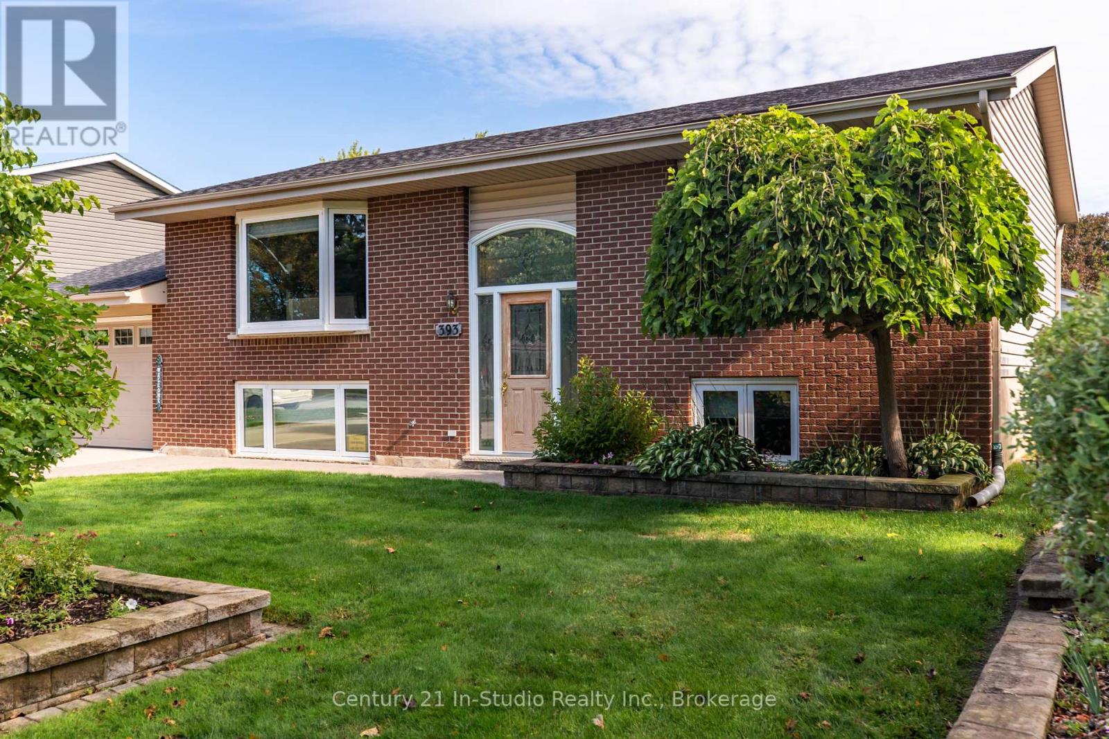 393 Crawford Street, Saugeen Shores, Ontario  N0H 2C2 - Photo 4 - X12407239