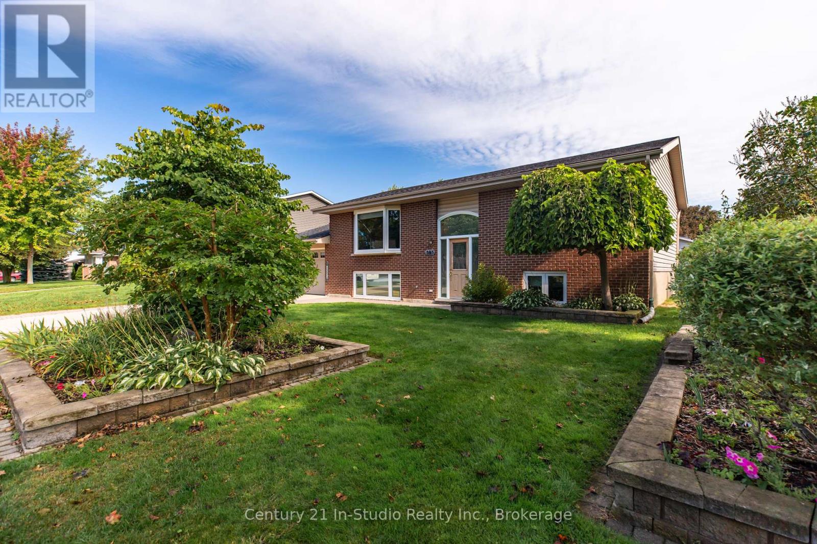 393 Crawford Street, Saugeen Shores, Ontario  N0H 2C2 - Photo 5 - X12407239