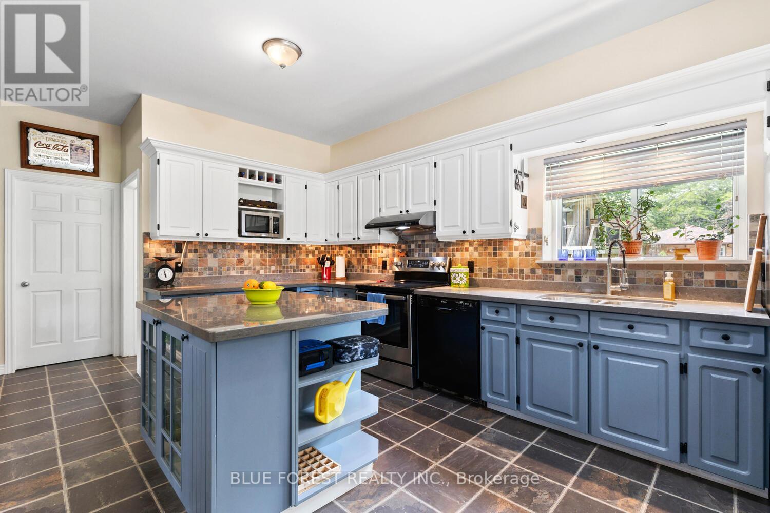 21948 Adelaide Street N, Middlesex Centre, Ontario  N0M 1C0 - Photo 11 - X12407235
