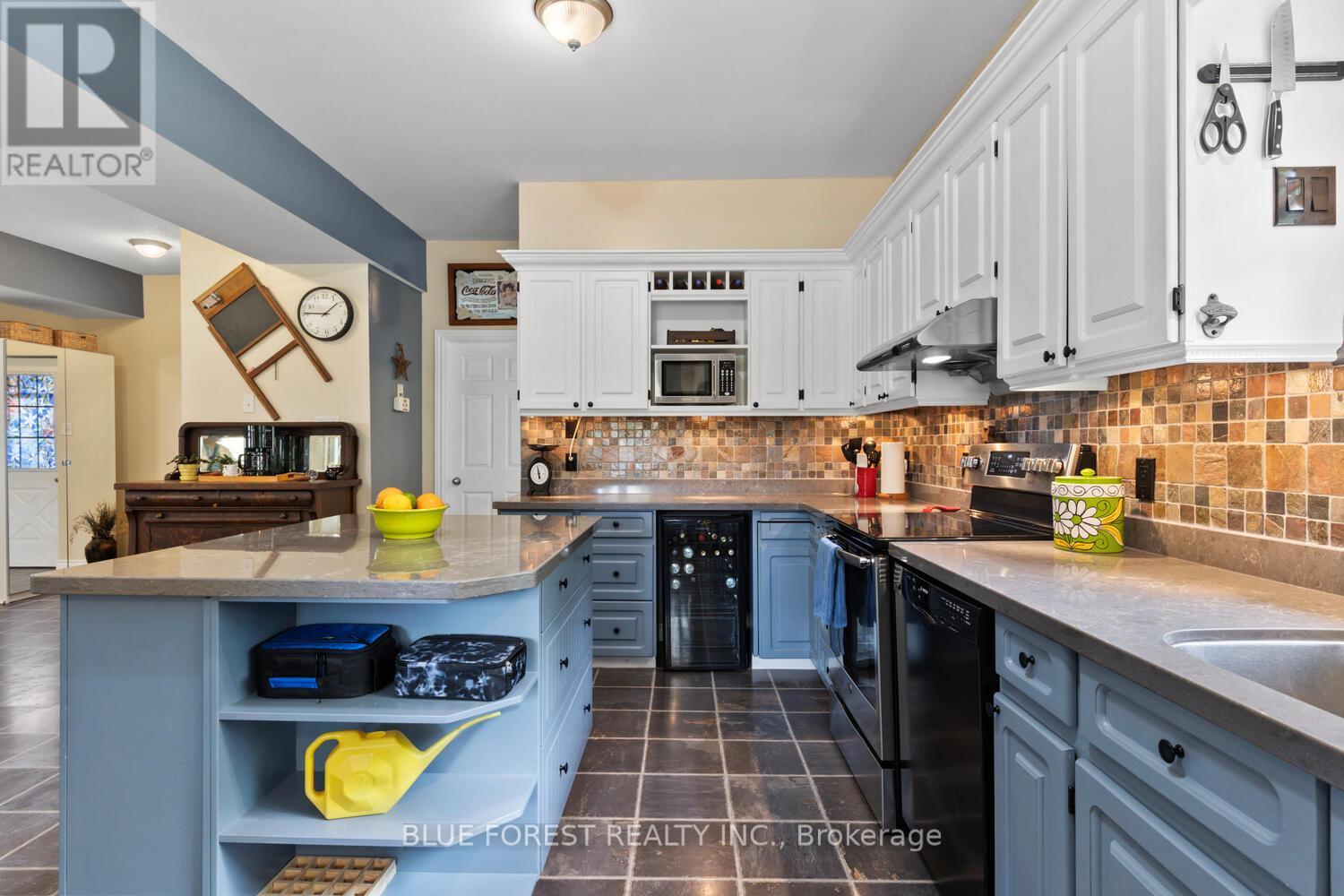 21948 Adelaide Street N, Middlesex Centre, Ontario  N0M 1C0 - Photo 12 - X12407235