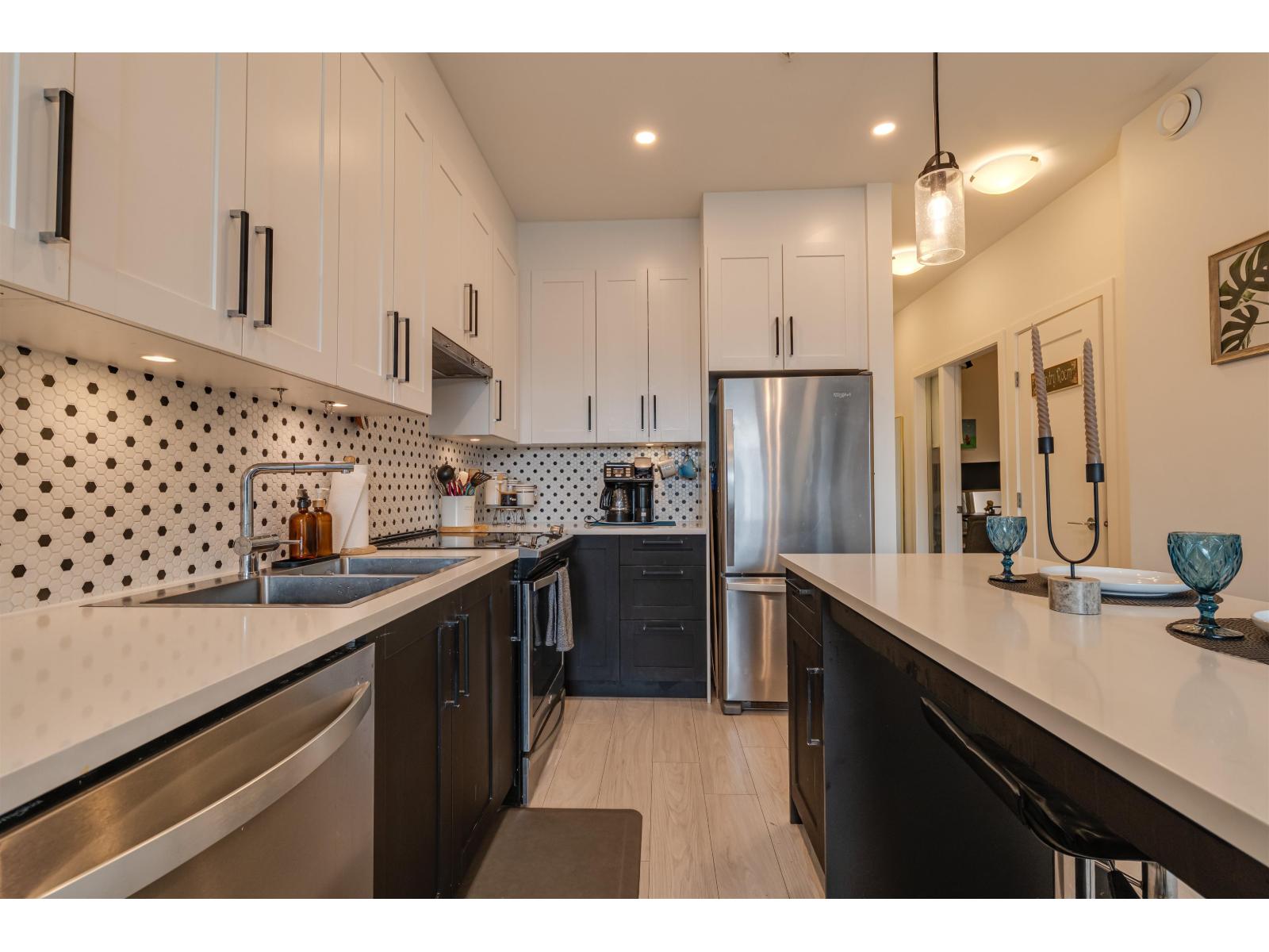 313 18811 72 Avenue, Surrey, British Columbia  V4N 6W7 - Photo 3 - R3048042