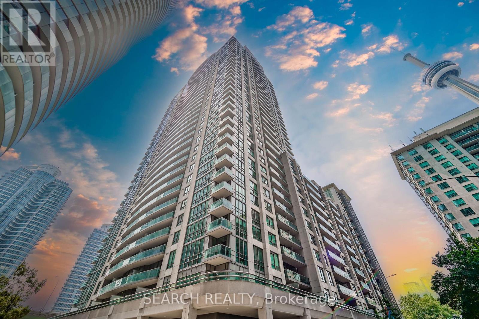 201 - 19 GRAND TRUNK CRESCENT, Toronto, Ontario