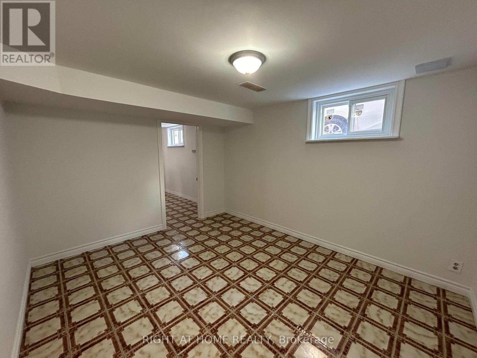 50 Moore Park Avenue, Toronto, Ontario  M2M 1M9 - Photo 14 - C12407215