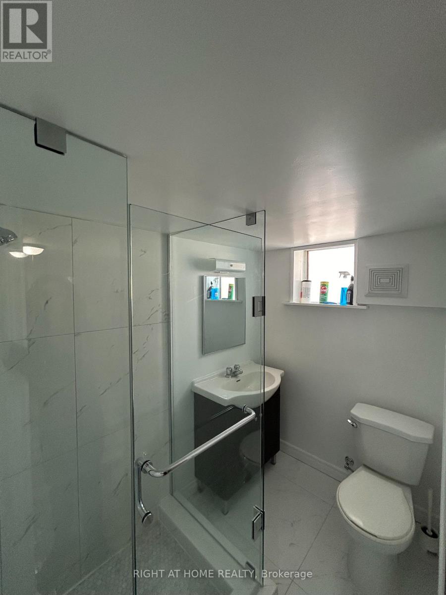 50 Moore Park Avenue, Toronto, Ontario  M2M 1M9 - Photo 15 - C12407215