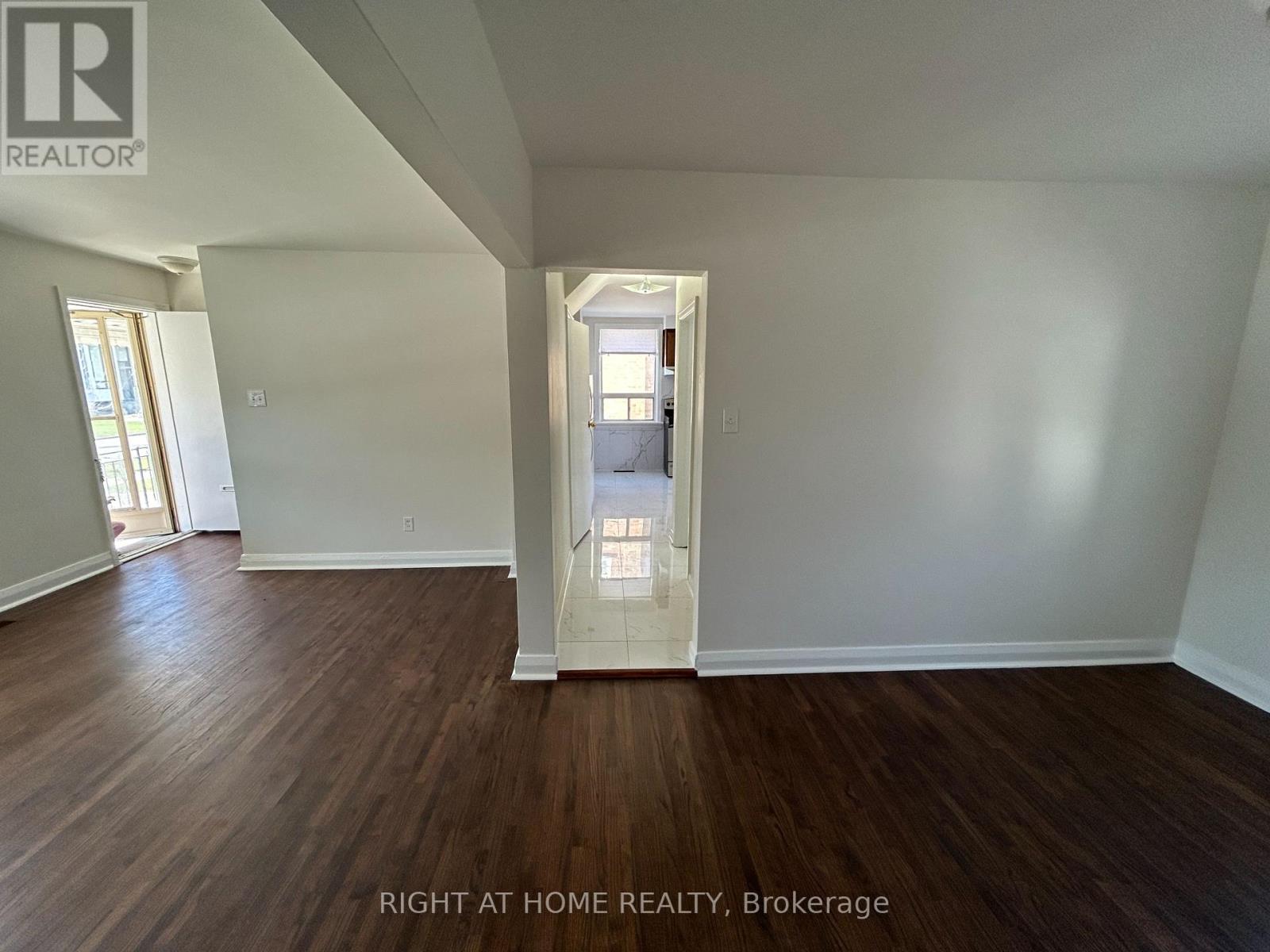 50 Moore Park Avenue, Toronto, Ontario  M2M 1M9 - Photo 6 - C12407215