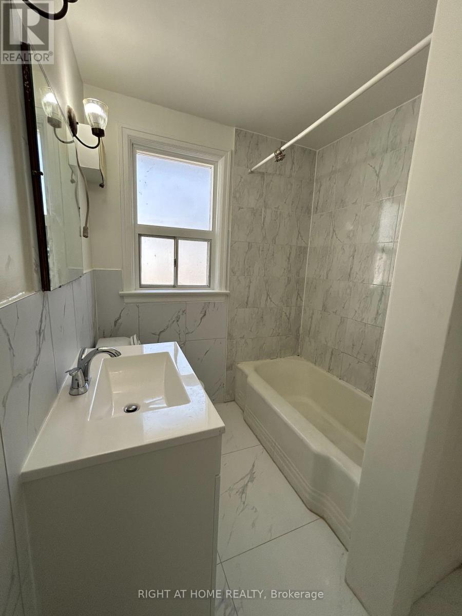 50 Moore Park Avenue, Toronto, Ontario  M2M 1M9 - Photo 8 - C12407215