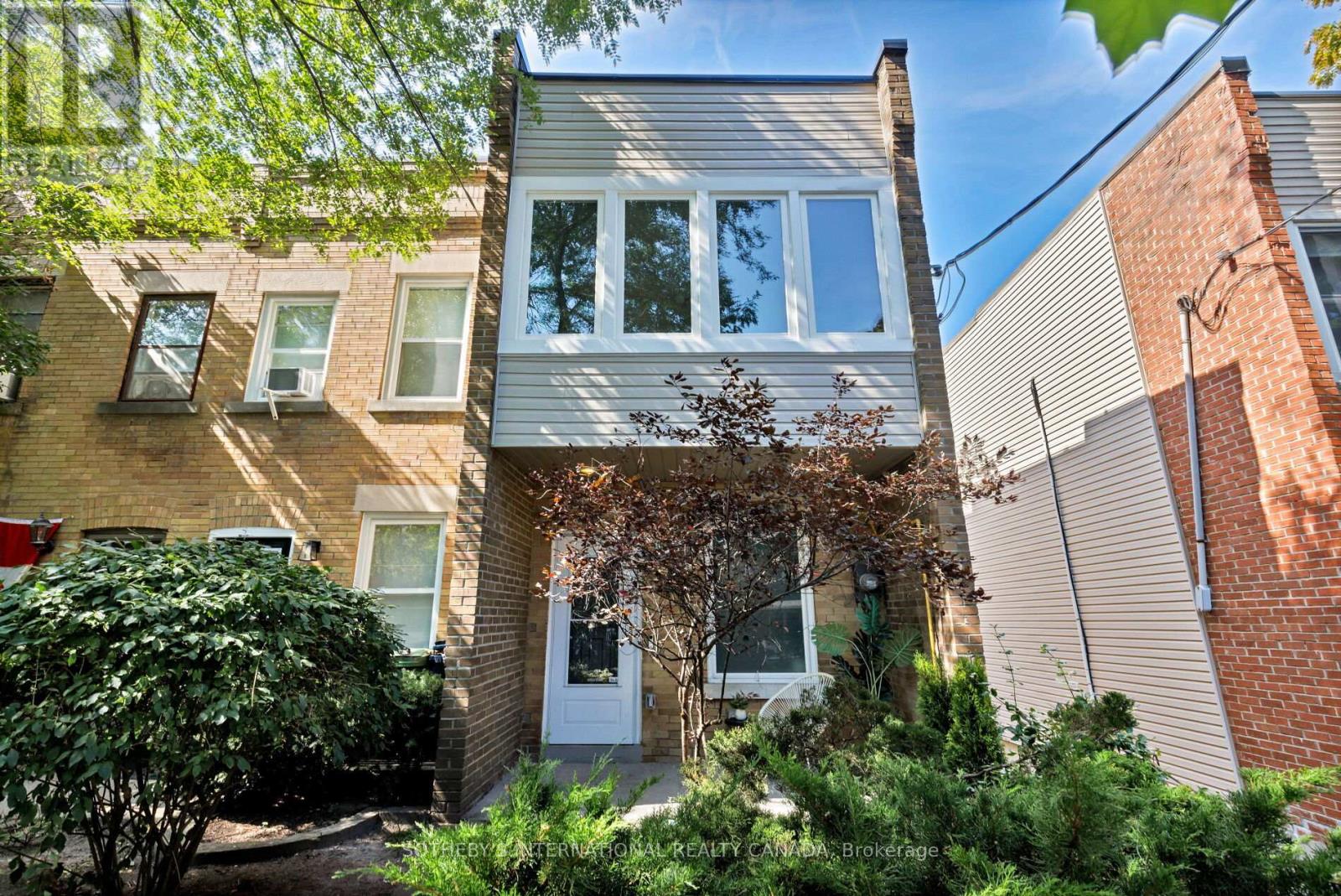 234 WAVERLEY ROAD, Toronto, Ontario