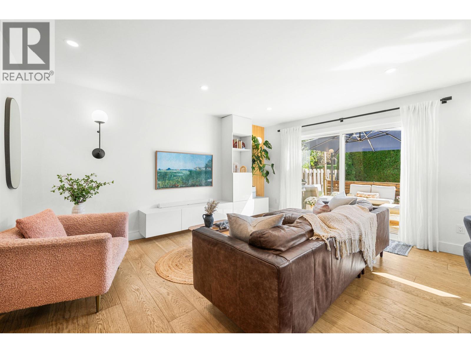 927 Old Lillooet Road, North Vancouver, British Columbia  V7J 2H7 - Photo 1 - R3048451