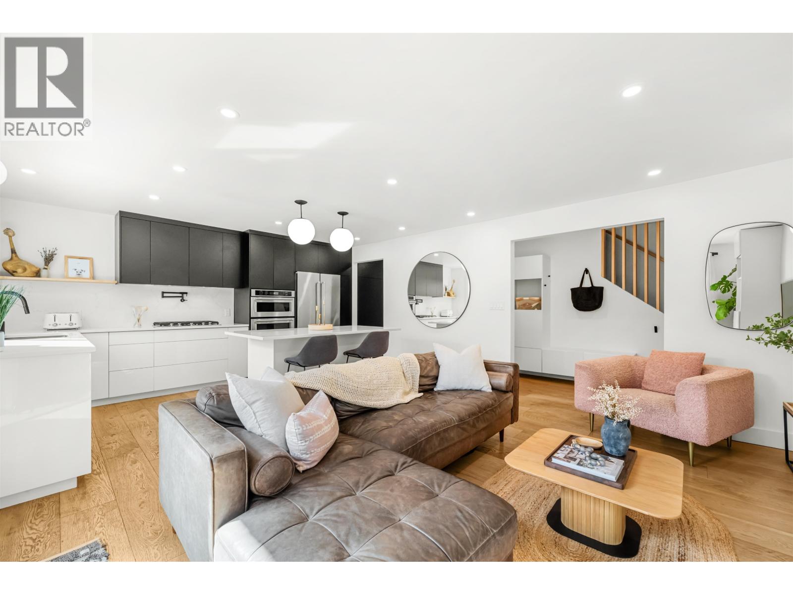 927 Old Lillooet Road, North Vancouver, British Columbia  V7J 2H7 - Photo 4 - R3048451