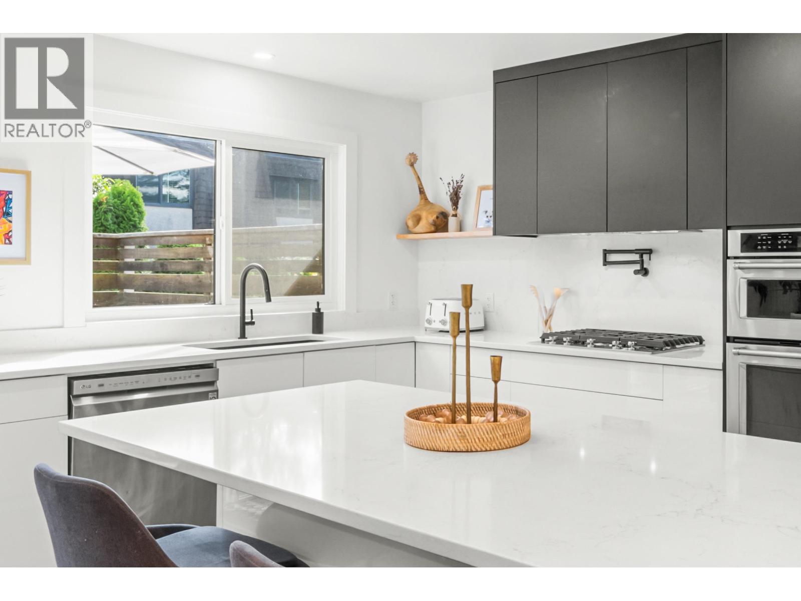 927 Old Lillooet Road, North Vancouver, British Columbia  V7J 2H7 - Photo 6 - R3048451